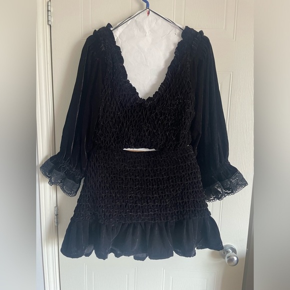 Free People Whimsigoth Velvet Set Smocked Mini & Tie-Back Top Noir Luxe - Picture 2 of 15